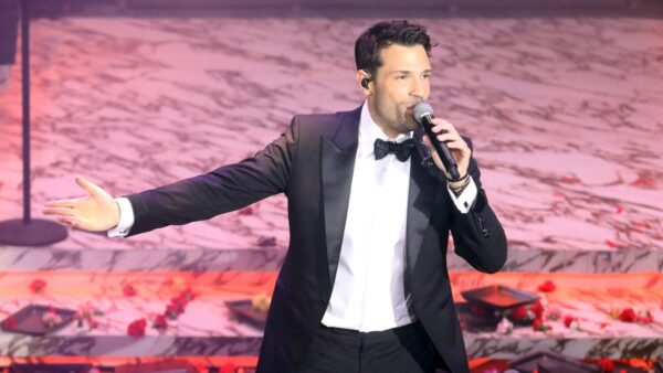 Ο Κωνσταντίνος Αργυρός σε συναυλία του.