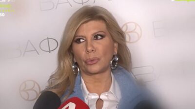 Η Ζήνα Κουτσελίνη μιλάει στις κάμερες