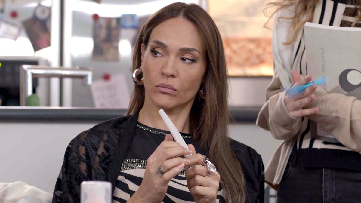 Η Νικολέττα Καρρά στα γυρίσματα της σειράς μαμά στα κρυφά