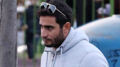 Ο Μάριος Καπότσης σε δημόσια έξοδό του.