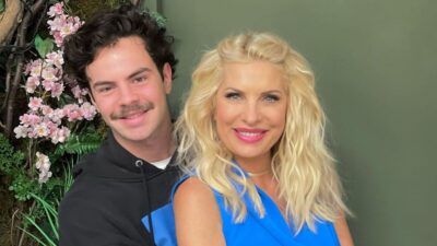 Η Ελένη Μενεγάκη ποζάρει αγκαλιά με τον γιο της, Άγγελο Λάτσιο