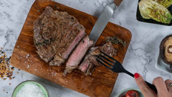 Μοσχαρίσια μπριζόλα σταβλίσια κομμένη