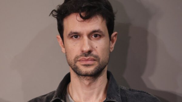 Ο Ορφέας Αυγουστίδης σε φωτογράφισή του.