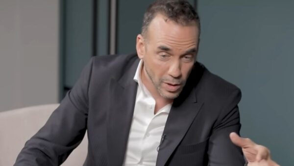 Ο Πάνος Μουζουράκης στο Τετ α τετ.