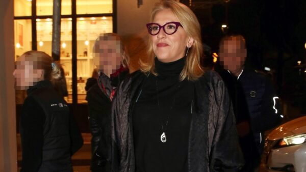 Η Ρένα Δούρου σε δημόσια εμφάνισή της.