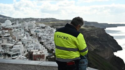 Άνθρωποι της ΕΑΓΜΕ στη Σαντορίνη