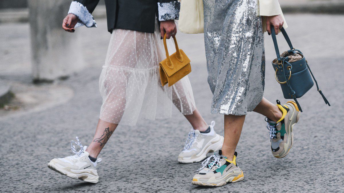 Η τάση στο χρώμα των αθλητικών στο street style