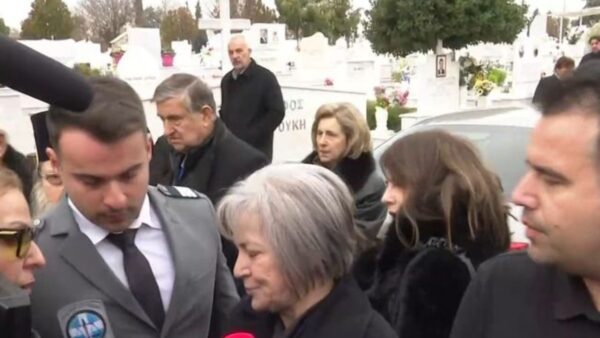 Η Σοφία Καλογήρου μιλάει για την ανάρτησή της έξω από την εκκλησία όπου έγινε η κηδεία του γιου της