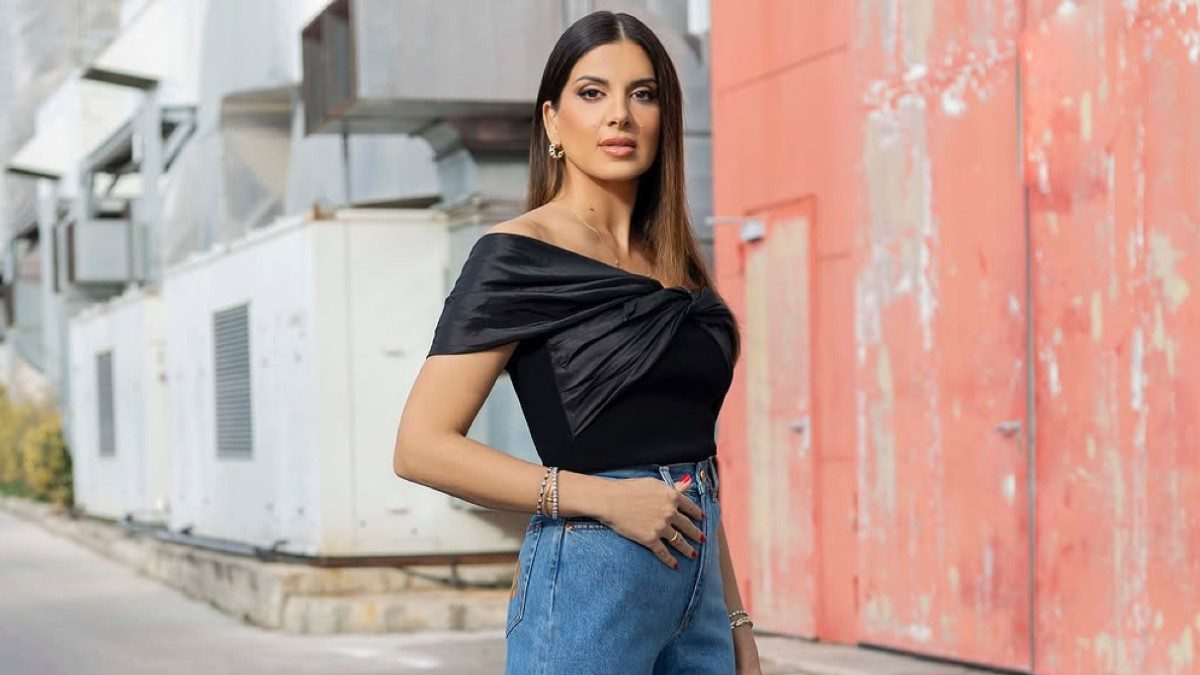 To παντελόνι της άνοιξης φόρεσε η Σταματίνα Τσιμτσιλή