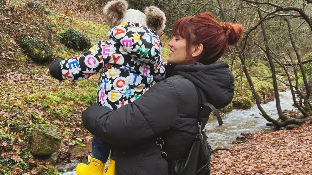 Η Μαίρη Συνατσάκη με την κόρη της Ολίβια σε εκδρομή