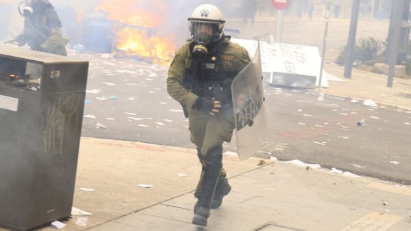 Αστυνομικός ΜΑΤ