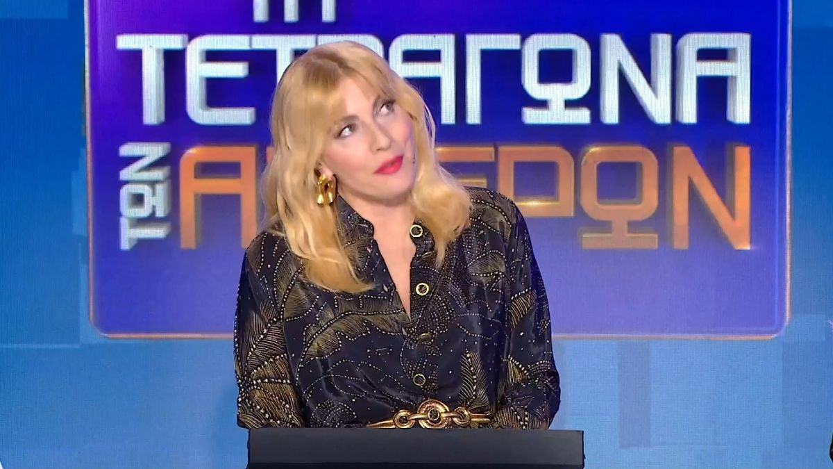 Η Σμαράγδα Καρύδη στο πλατό της εκπομπής Τετράγωνα των Αστέρων