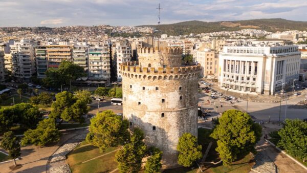 H Θεσσαλονίκη από μακριά