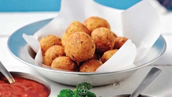 Τυροκροκέτες σε πιάτο