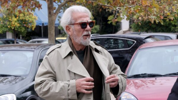 Ο Χάρης Εμμανουήλ σε δημόσια έξοδο του.