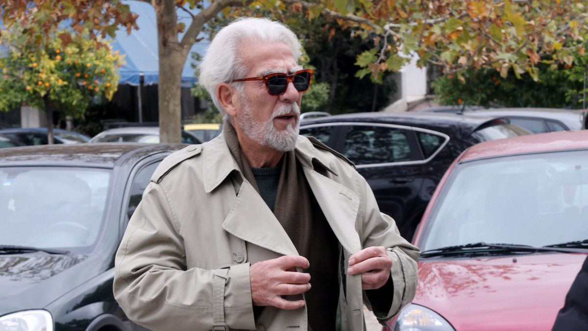 Ο Χάρης Εμμανουήλ σε δημόσια έξοδο του.