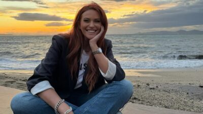 H Σίσσυ Χρηστίδου στη θάλασσα