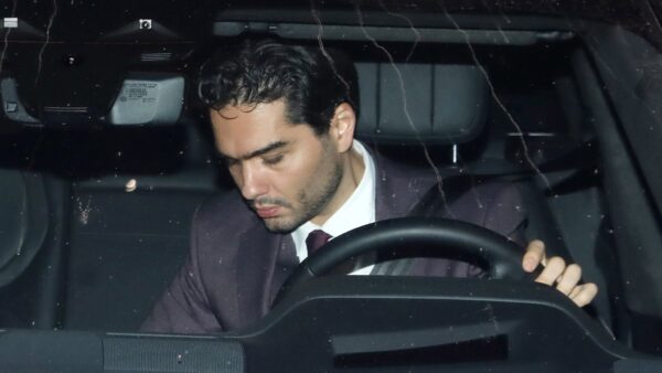 Ο Χρήστος Μάστορας στο αυτοκίνητό του