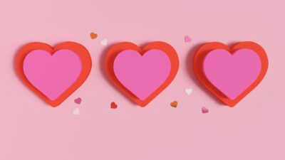 Τρεις ροζ καρδούλες