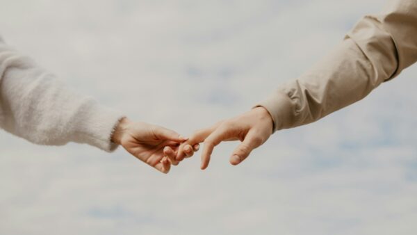 Χέρια που κρατιούνται