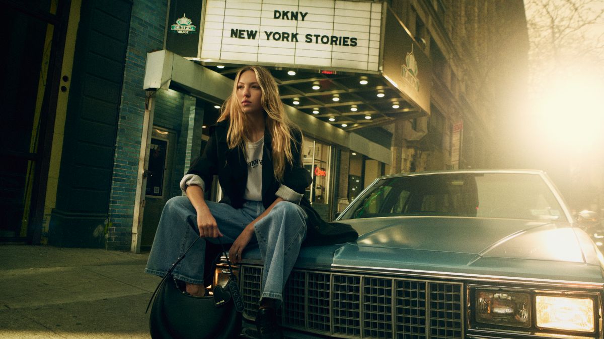 Η Lila Moss πρωταγωνιστεί στη νέα κινηματογραφική καμπάνια της DKNY