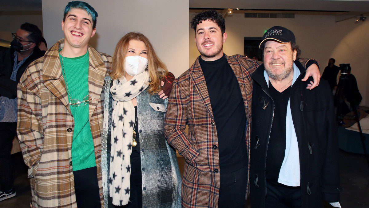 Γιάννης Πάριος, Σοφία Αλιμπέρτη με παιδιά