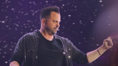 Ο Νίκος Απέργης στη σκηνή