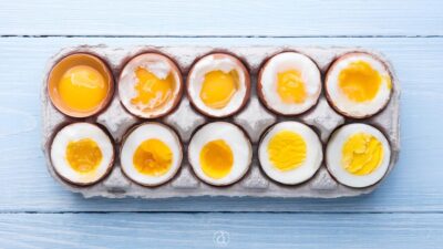 διάφορα βραστά αυγά