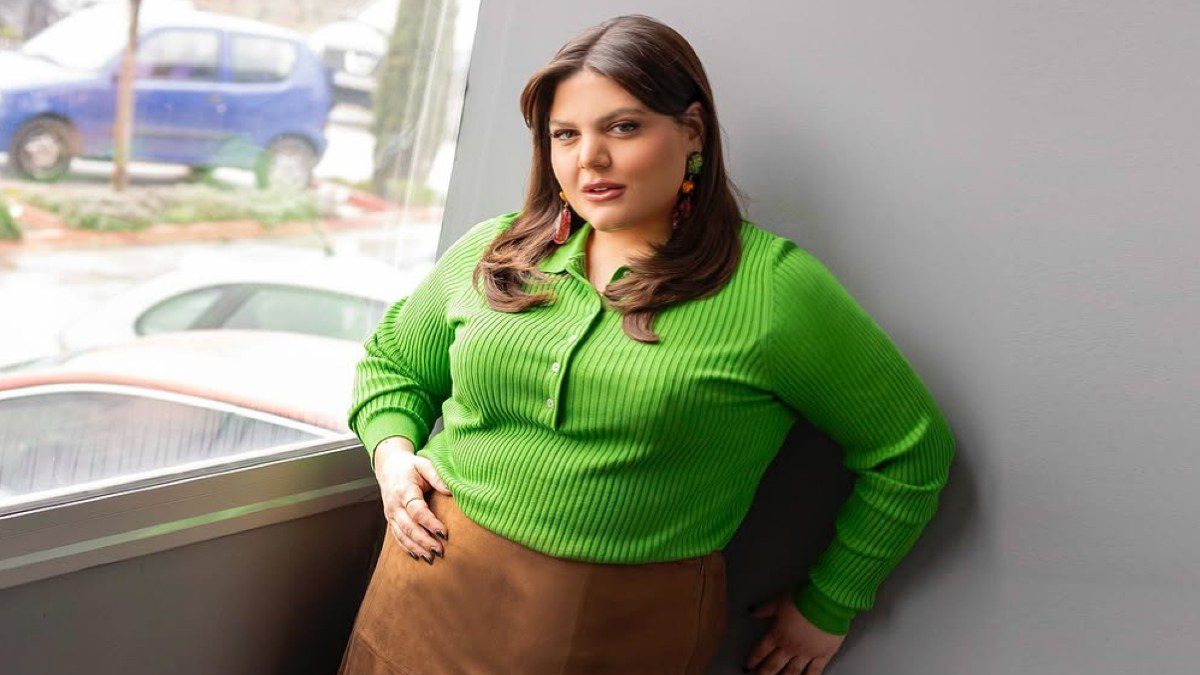 Η Δανάη Μπάρκα έξω από το πλατό