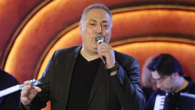 Ο Διαμαντής Διονυσίου στα μπουζούκια