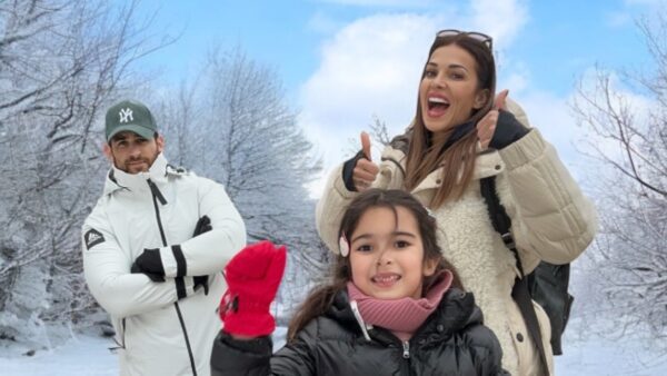 Η Ελένη Χατζίδου και ο Ετεοκλής Παύλου με την κόρη τους.