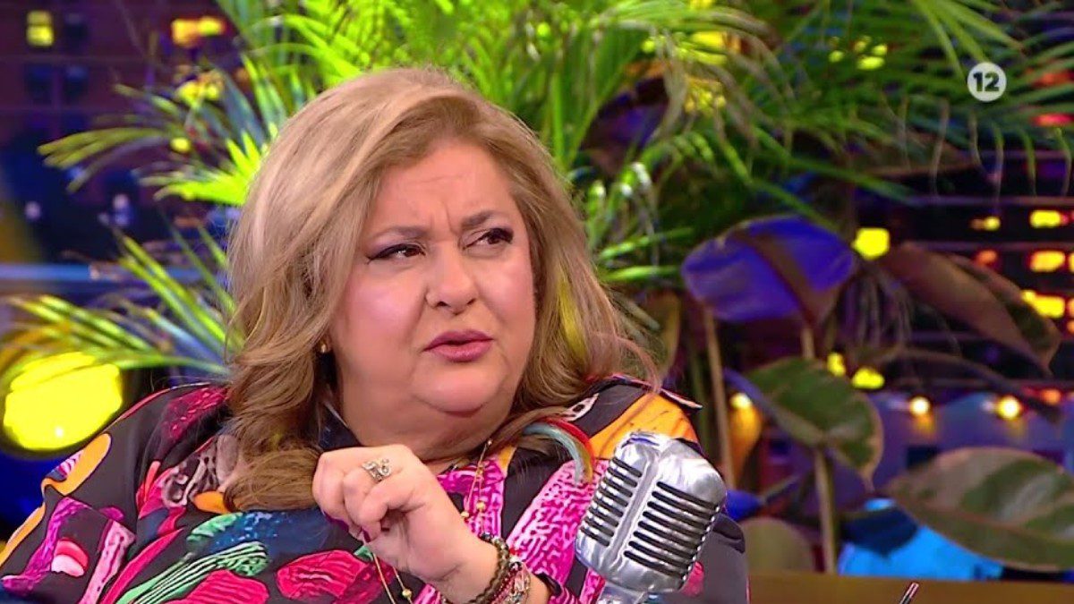 Η Ελισάβετ Κωνσταντινίδου στο πλατό της εκπομπής The 2night show