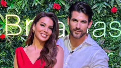 Η Ελένη και ο Ετεοκλής ποζάρουν αγκαλιά