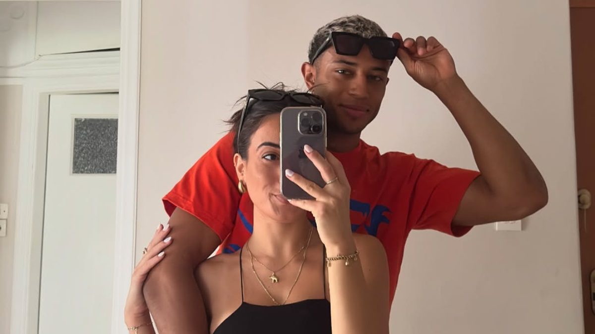 Ο Ηρακλής Τσουζίνοφ και η Νάσια Παπαϊωάννου ποζάρουν αγκαλιά