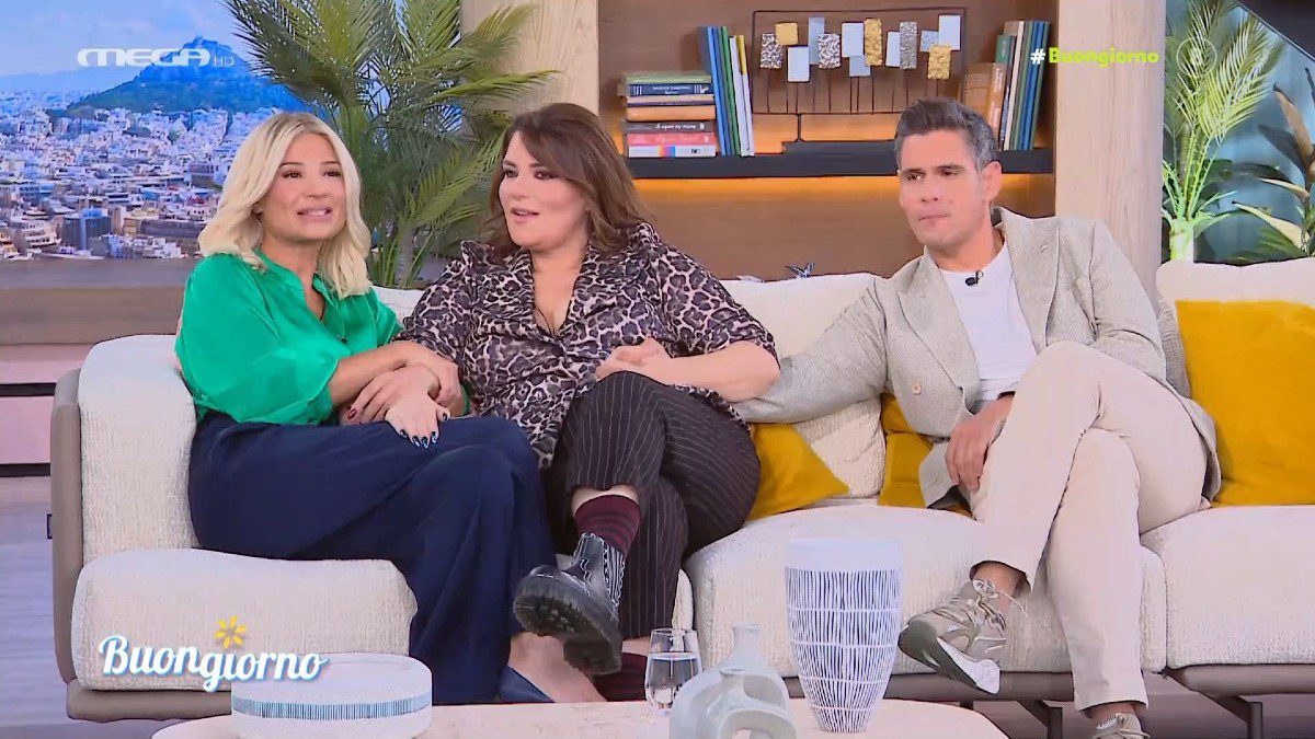 Η Φαίη Σκορδά με την Κατερίνα Ζαρίφη και τον Δημήτρη Ουγγαρέζο