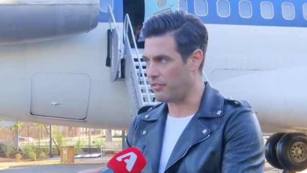 Ο Κώστας Μαρτάκης μπροστά στην κάμερα του Happy Day