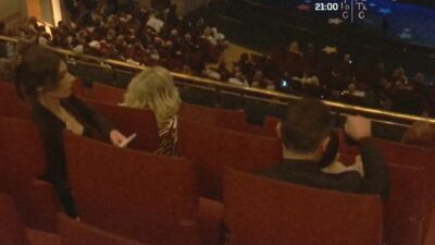 Ο Λεωνίδας Κουτσόπουλος και η Χρύσα Μιχαλοπούλου με τον γιο τους