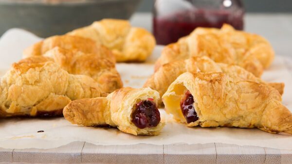 Κρουασανάκια με μαρμελάδα κεράσι