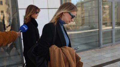Η Λένα Δροσάκη έξω από το Εφετείο Αθηνών