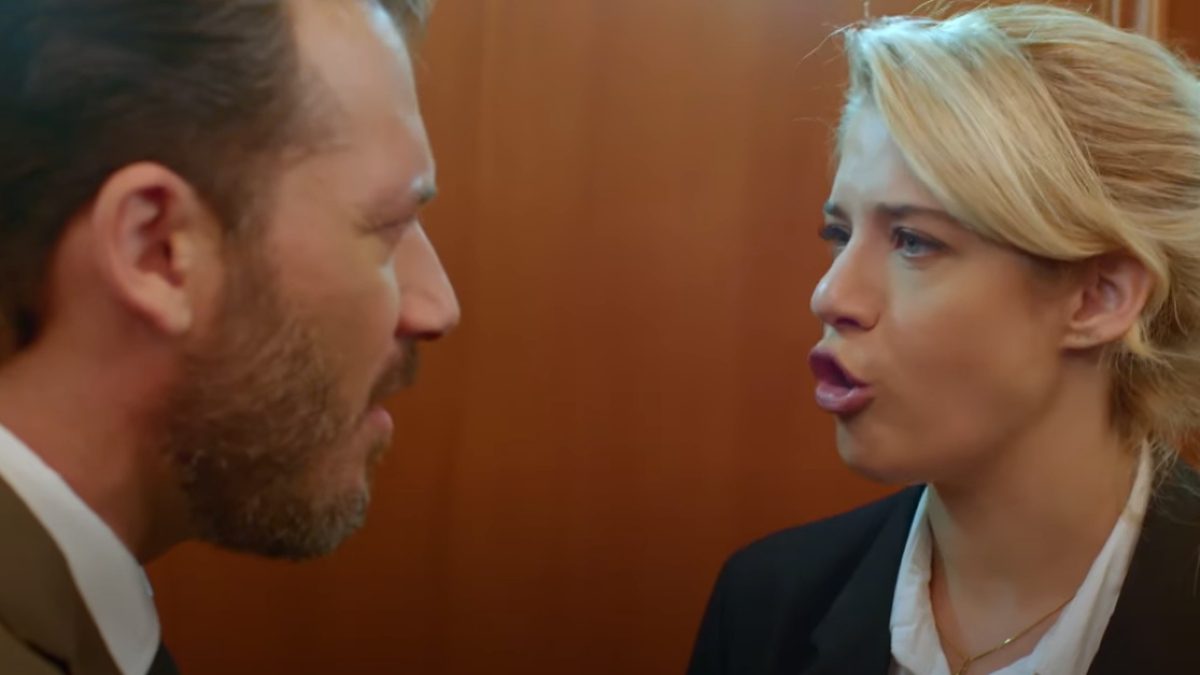 Η Τζένη Θεωνά και ο Αντίνοος Αλμπάνης στη σειρά "Μαμά στα κρυφά"