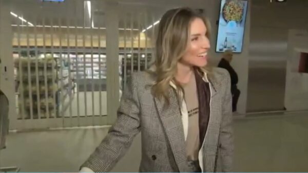 Η Αθηνά Οικονομάκου στη κάμερα του mega