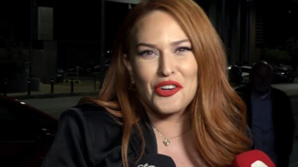 Η Σίσσυ Χρηστίδου μιλώντας στις κάμερες των εκπομπών