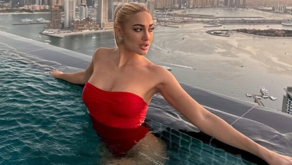 H Ιωάννα Τούνη στην πισίνα