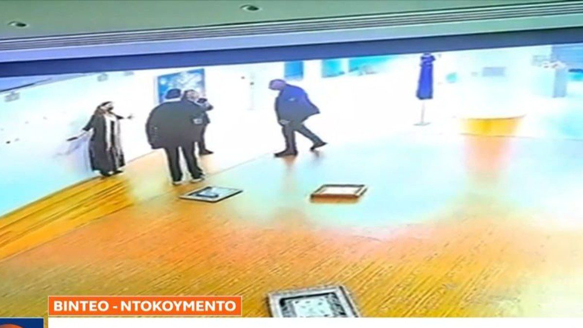Βίντεο από τη στιγμή που ο βουλευτής της Νίκης Παπαδόπουλος βανδαλίζει τα έργα στην Εθνική Πινακοθήκη