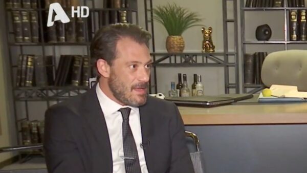 Ο Αντίνοος Αλμπάνης στο Happy Day