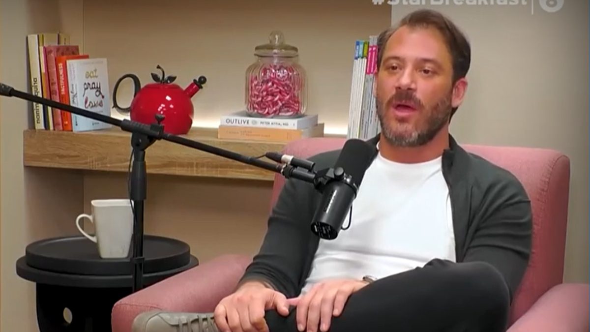 Ο Αντίνοος Αλμπάνης στο Podcast της Παπίλα