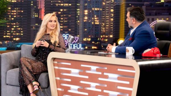 Η Έλβη Μιχαηλίδου στο πλατό του The 2night show