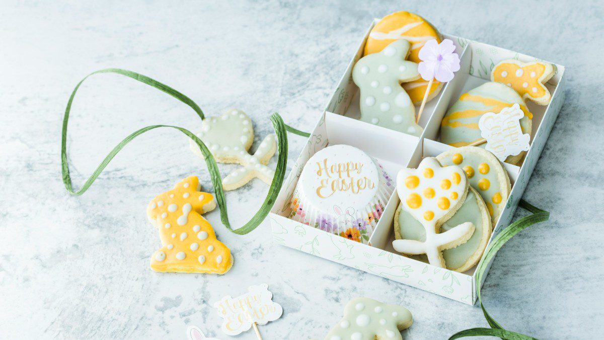 πασχαλινό καλάθι με γλυκά