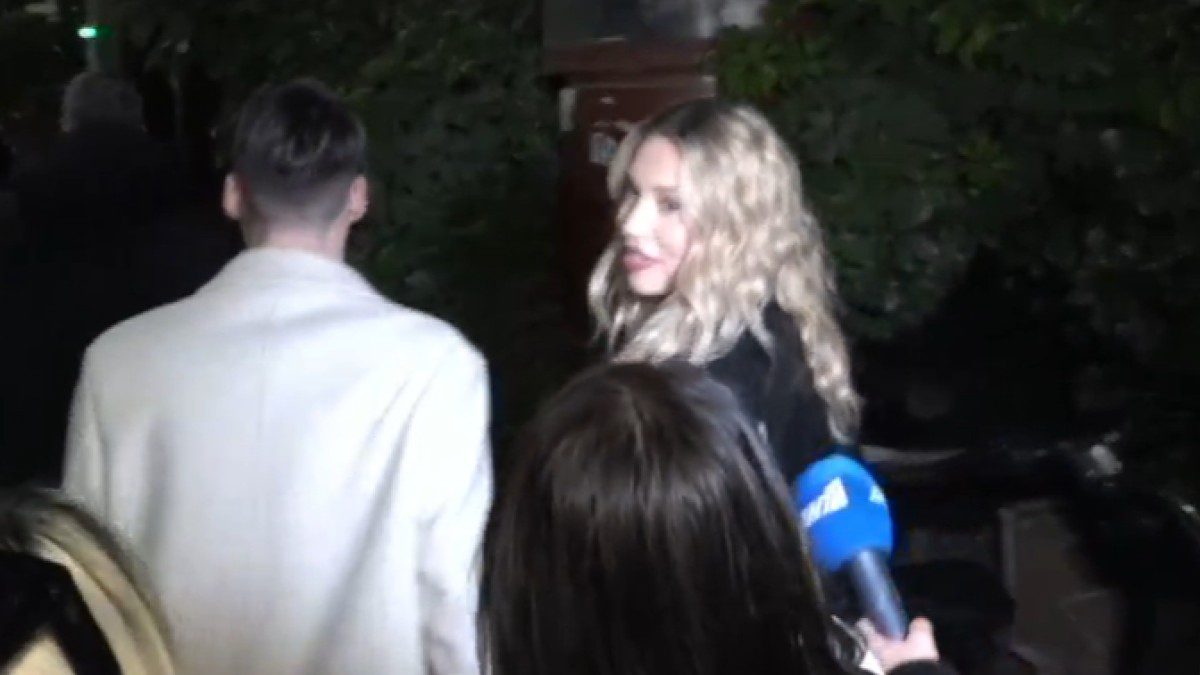 Η Γαρυφαλλιά Καληφώνη στις κάμερες του Super Κατερίνα