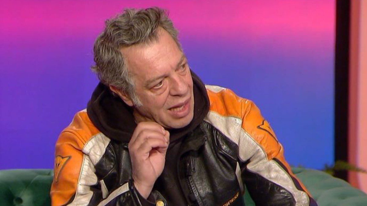 Ο Γιάννης Τσορτέκης στο πλατό του Καλύτερα Αργά